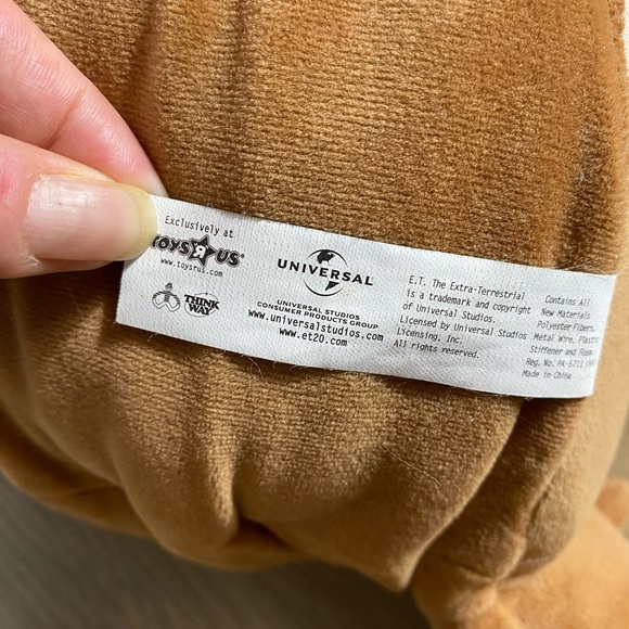 Toys R Us 20th Anniversary Taking E.T. Doll 24” speaks & lights up Large Working - Picture 7 of 11